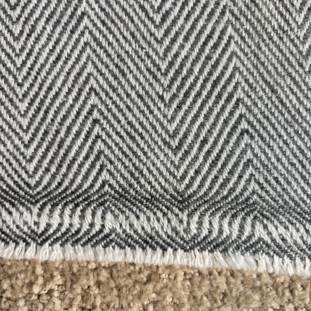 Cashmere Wool Chevron Scarf - New - Picture 3 of 6